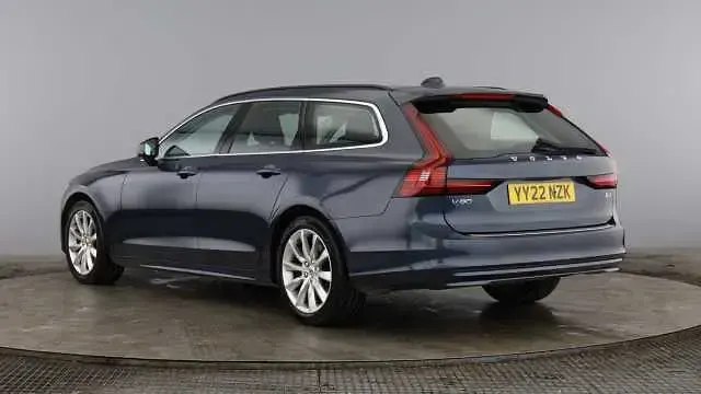 Used Volvo V90 Momentum 194 HP (142 kW) 2022 Estate