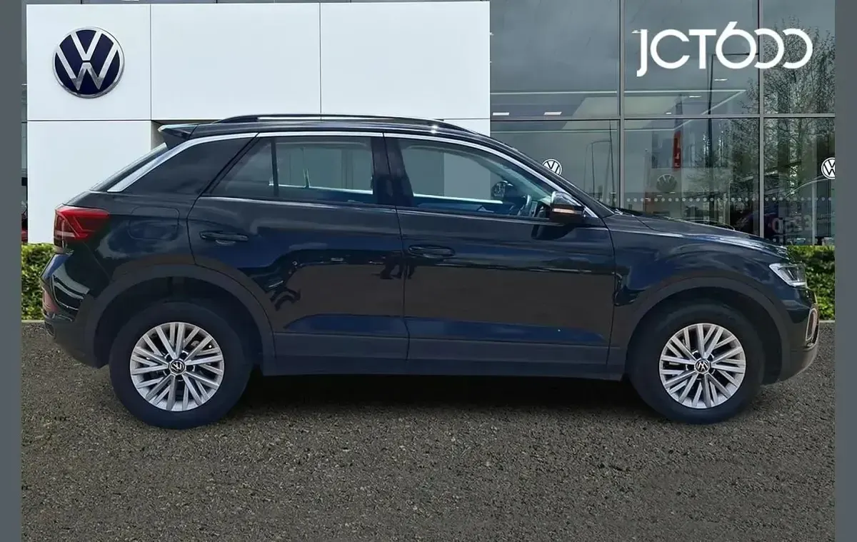Used VW T-Roc Life 110 HP (80 kW) 2022 Black SUV