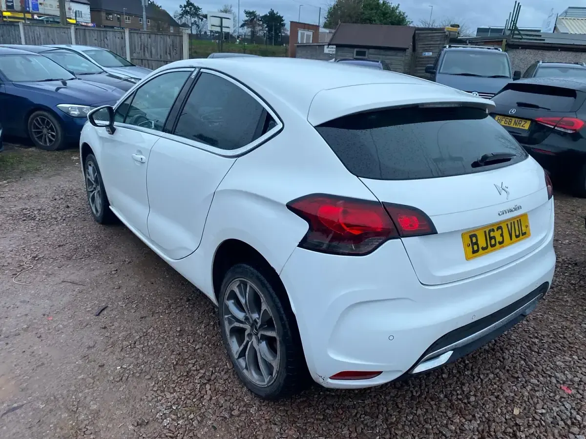 Used Citroën DS4 Start 115 HP (84 kW) 2013 White Hatchback
