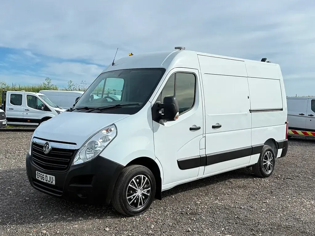 Used Vauxhall Movano 130 HP (95 kW) 2016 White MPV