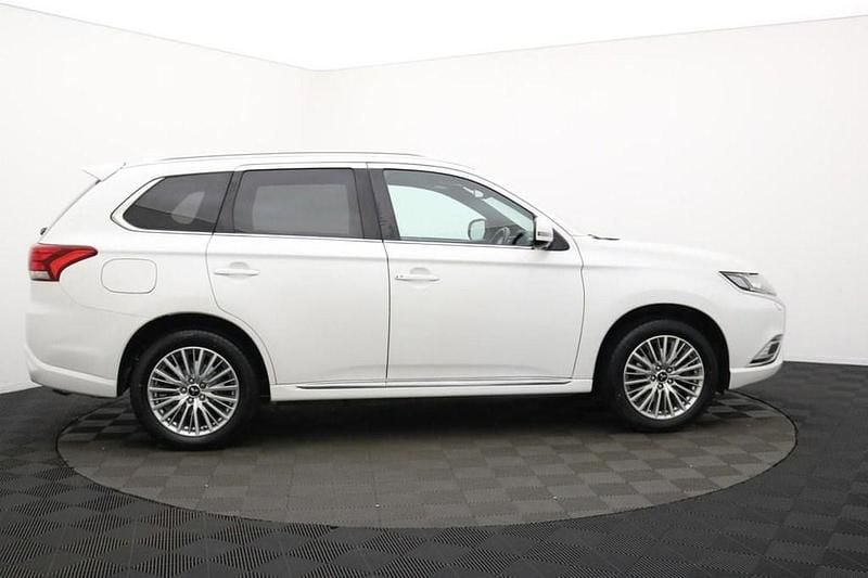 Used Mitsubishi Outlander 209 HP (153 kW) 2018 White SUV