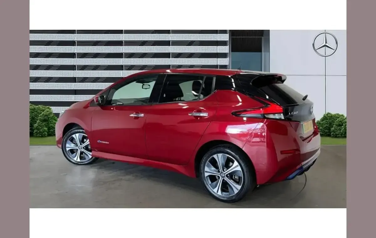 Used Nissan Leaf Tekna 157 kW (214 HP) 2020 Red Hatchback