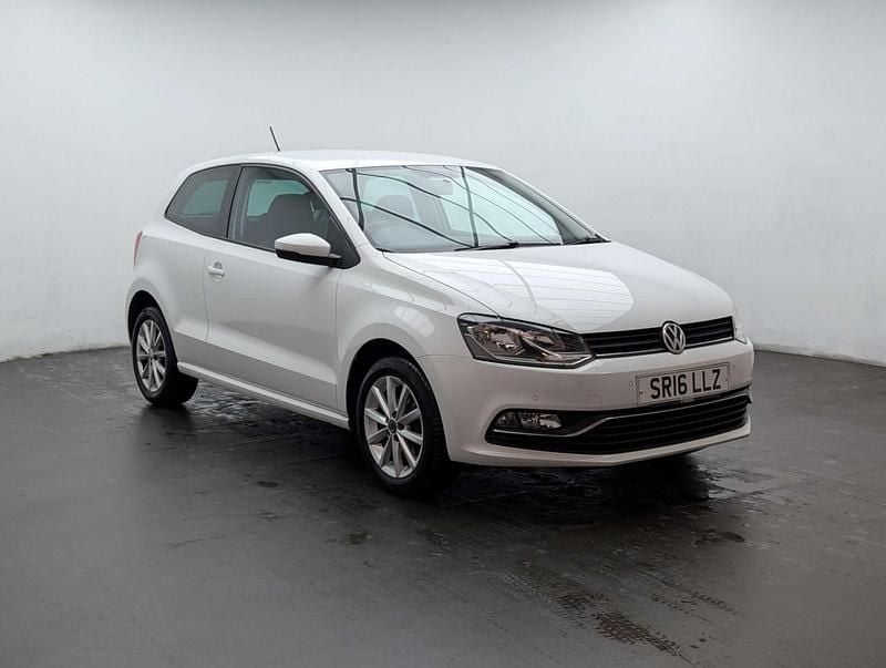 Used VW Polo Match 90 HP (66 kW) 2016 White Hatchback