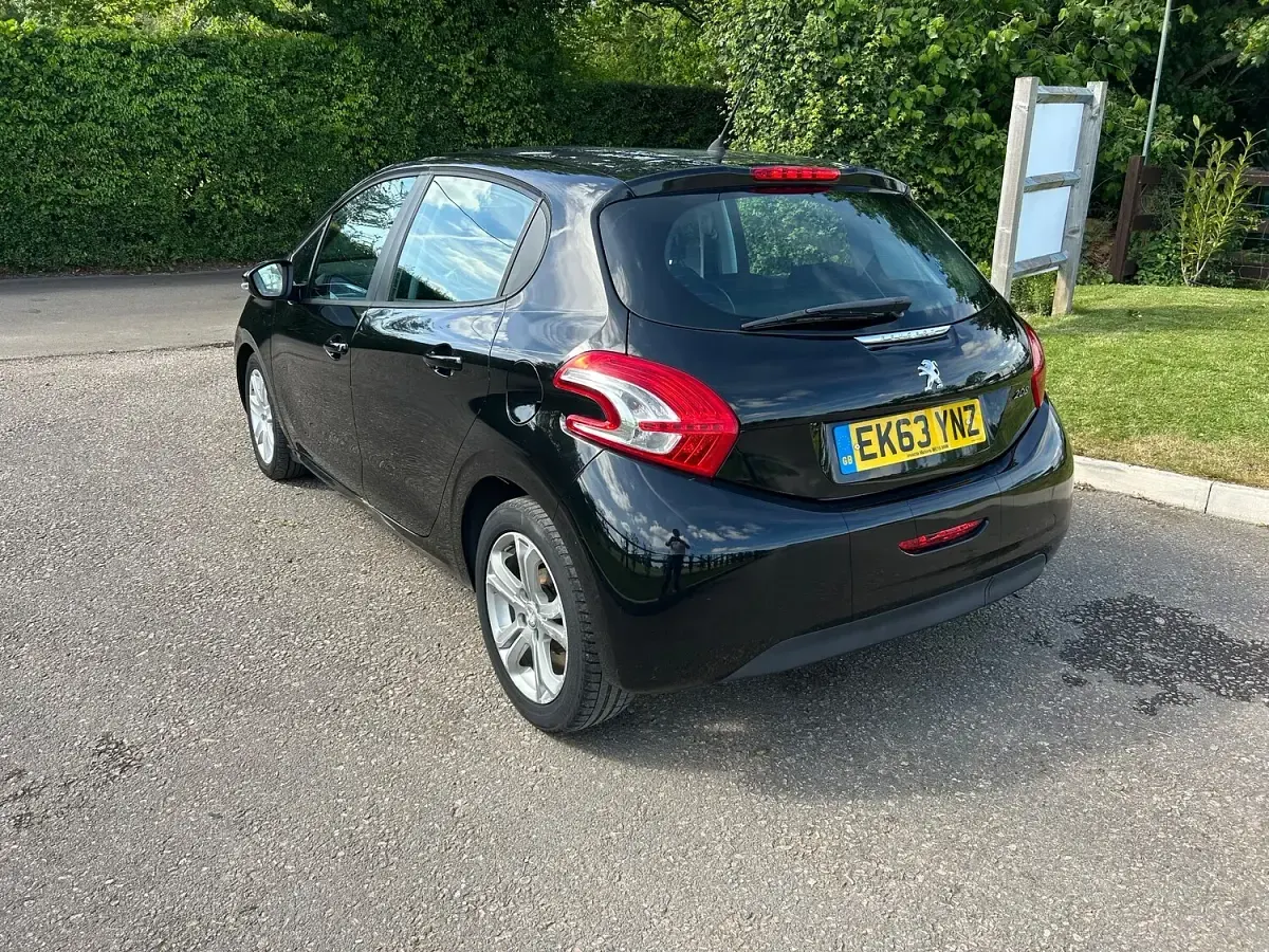 Used Peugeot 208 Access 68 HP (50 kW) 2013 Black Hatchback