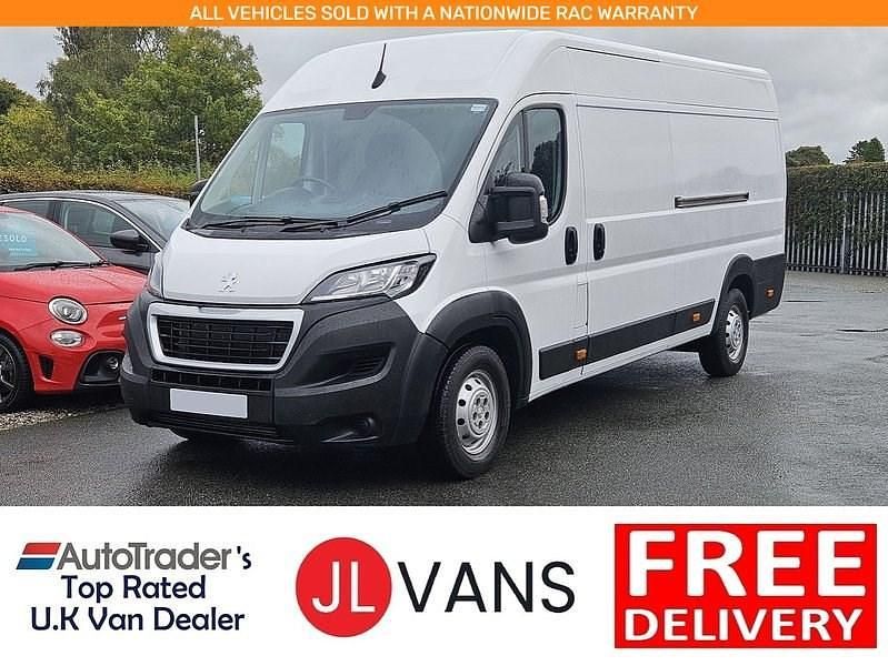 Second-hand Peugeot Boxer Premium 140 CP (102 kW) 2023 Alb Van