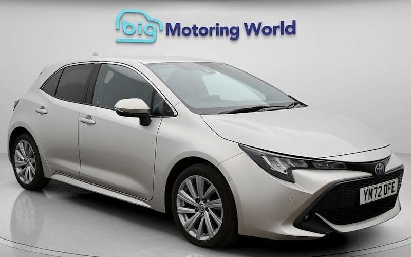 Used Toyota Corolla Design 122 HP (89 kW) 2022 Silver Hatchback