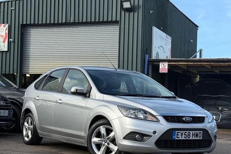 Silver Used 2008 Ford Focus Zetec Hatchback | £2,490 (Good price) - Image 1/1