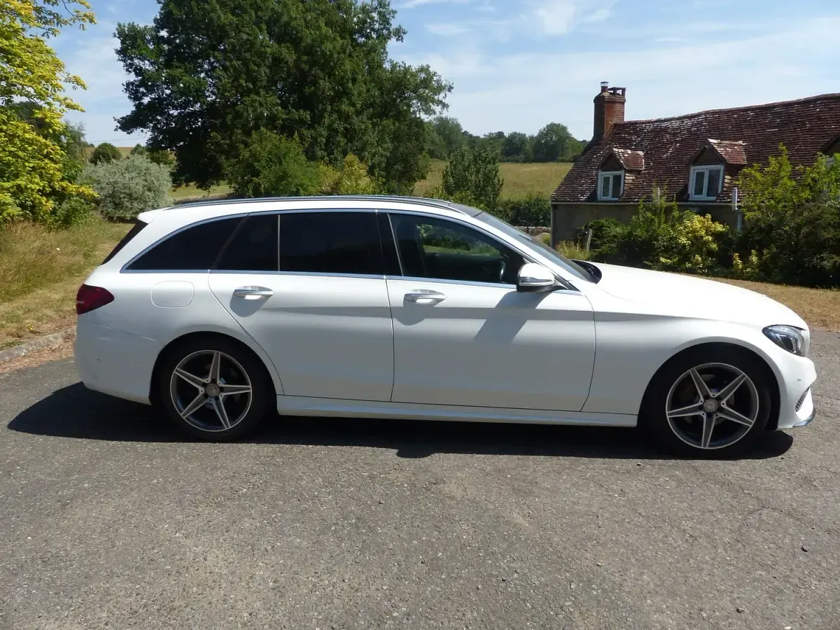 Used Mercedes C220 AMG Line Premium Plus 167 HP (122 kW) 2015 White Estate