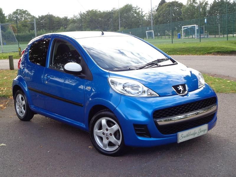 Electro blue metallic Used 2011 Peugeot 107 Sportium Hatchback | £3,695 (Fair price) - Image 1/4