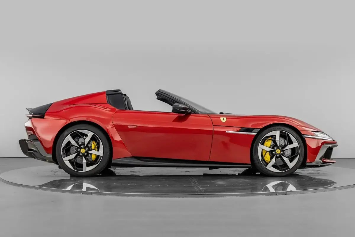 New Ferrari 12 Cilindri 830 HP (610 kW) 2026 Red Cabriolet