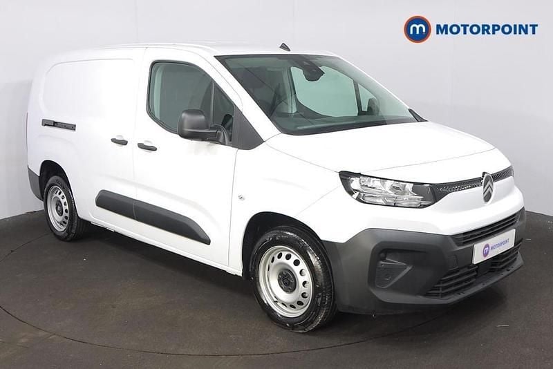 White New 2025 Citroën Berlingo MPV | £17,999 (Good price) - Image 1/4
