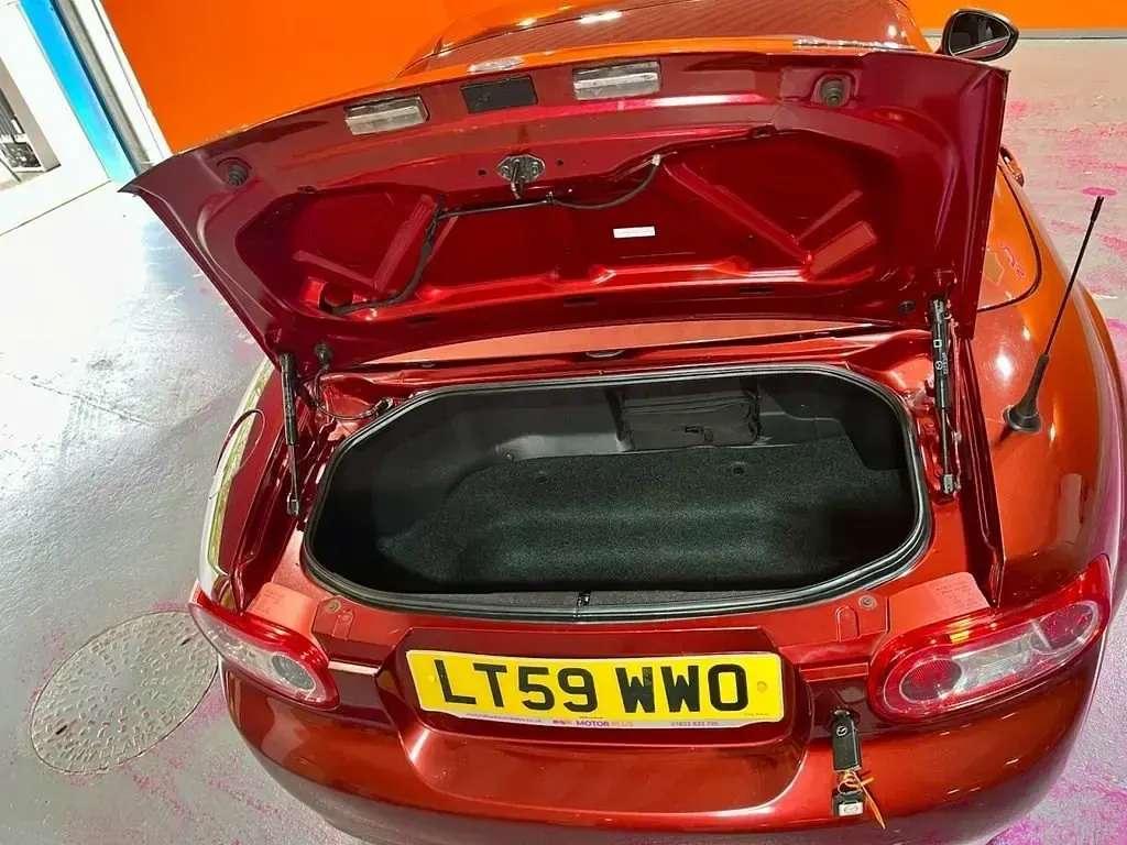 Usado Mazda MX5 161 HP (118 kW) 2009 Vermelho Cabrios