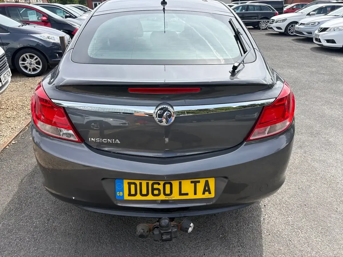 Used Vauxhall Insignia 140 HP (102 kW) 2011 Grey Hatchback