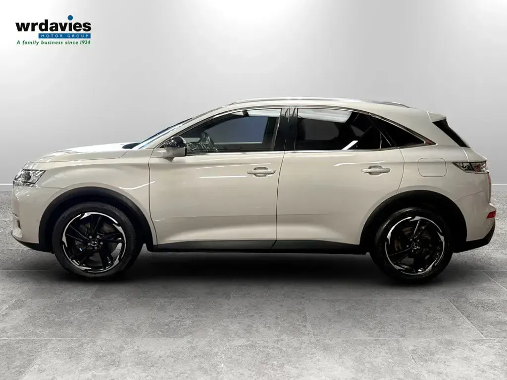 Used DS Automobiles DS7 Crossback Prestige 225 HP (165 kW) 2021 White SUV