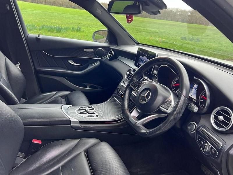 Begagnad Mercedes GLC250 AMG line 2018 Vit SUV