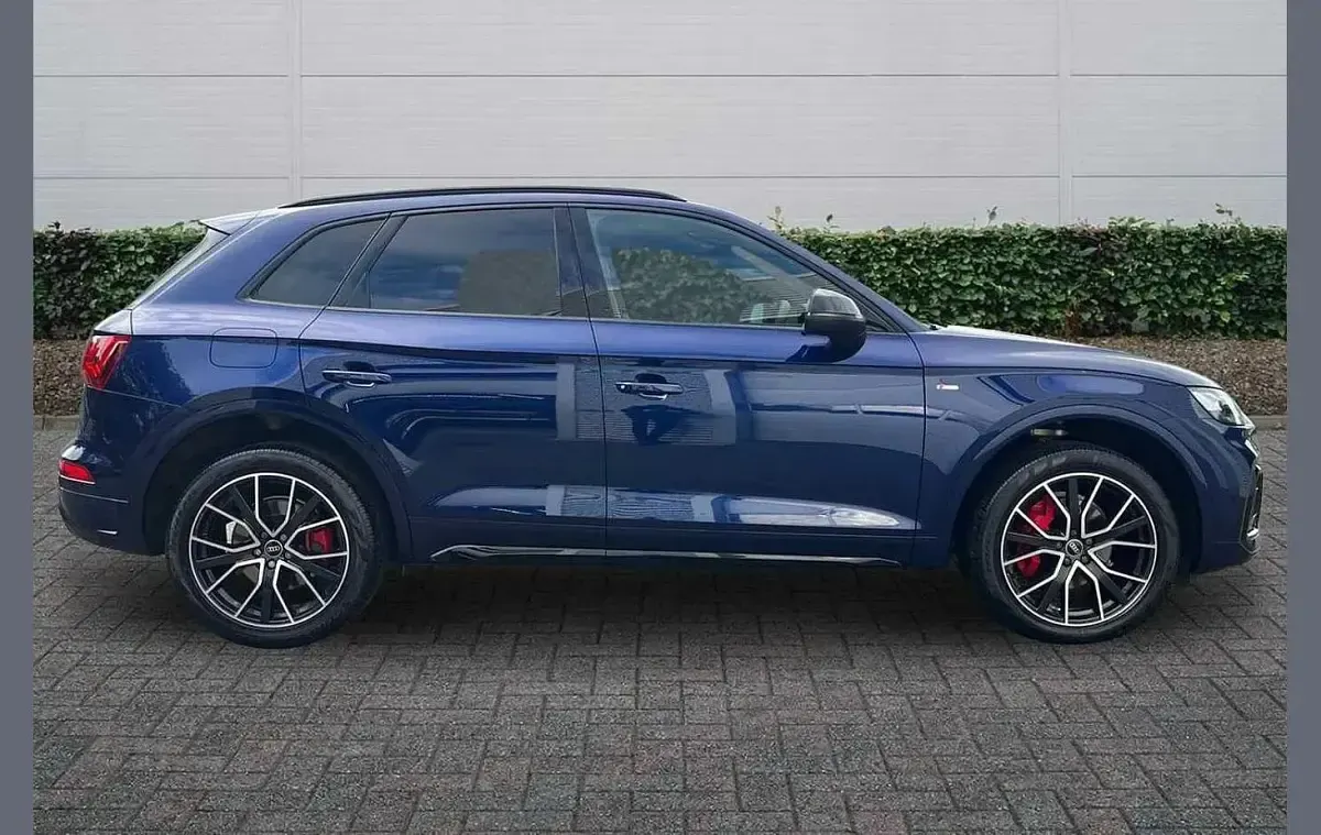Used Audi Q5 Comfort 261 HP (191 kW) 2023 Blue SUV
