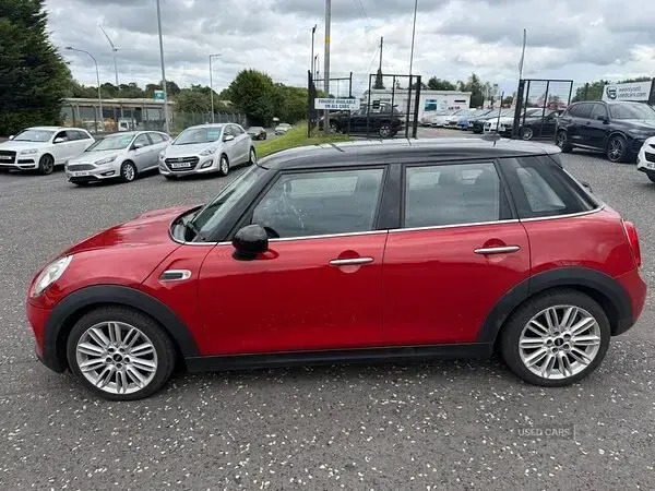 Used Mini Cooper D Hatch 114 HP (83 kW) 2017 Red Hatchback