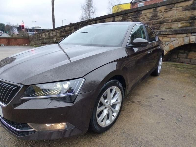 Used Skoda Superb SE L Executive 190 HP (139 kW) 2016 Brown Hatchback