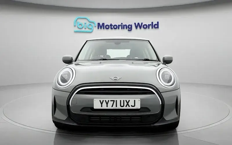 Used Mini ONE Classic 102 HP (75 kW) 2022 Hatchback