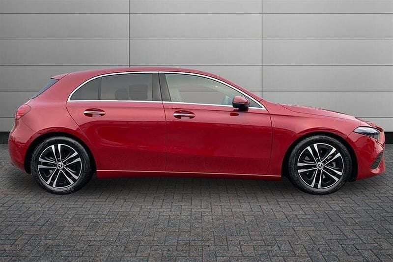 Used Mercedes A180 Executive 136 HP (100 kW) 2023 Patagonia red Hatchback