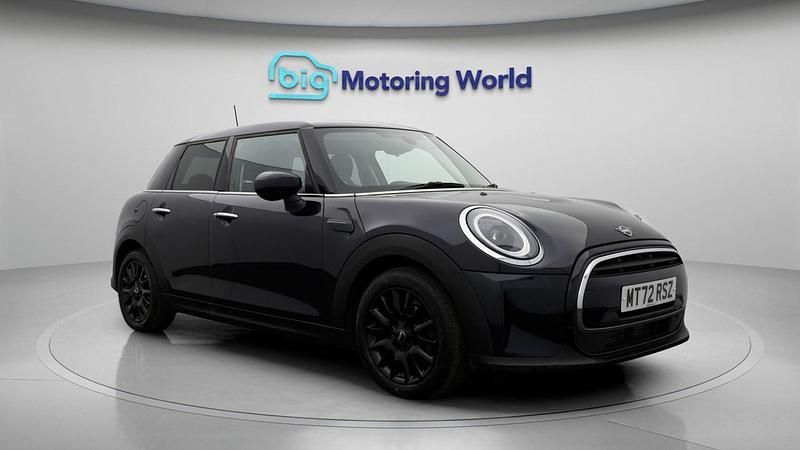 Used Mini Cooper Classic 134 HP (98 kW) 2022 Blue/black Hatchback