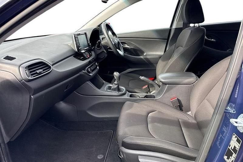 Used Hyundai i30 SE 140 HP (102 kW) 2019 Stellar blue Hatchback