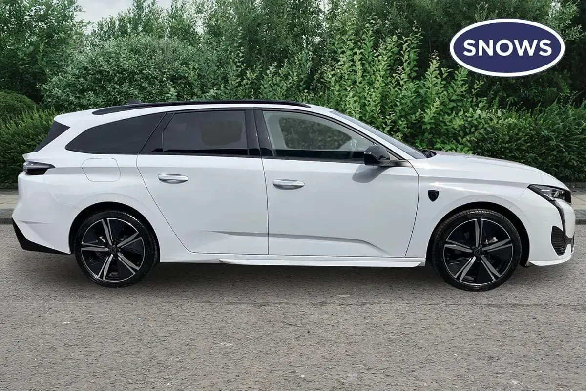 Used Peugeot 308 GT 136 HP (100 kW) 2025 White