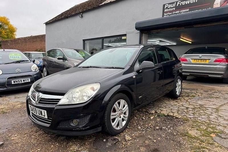 Black Used 2009 Vauxhall Astra Design Edition Hatchback | £995 (Good price) - Image 1/1