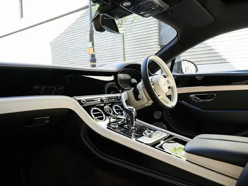 Begagnad Bentley Continental 2025 Hallmark Sportkupé
