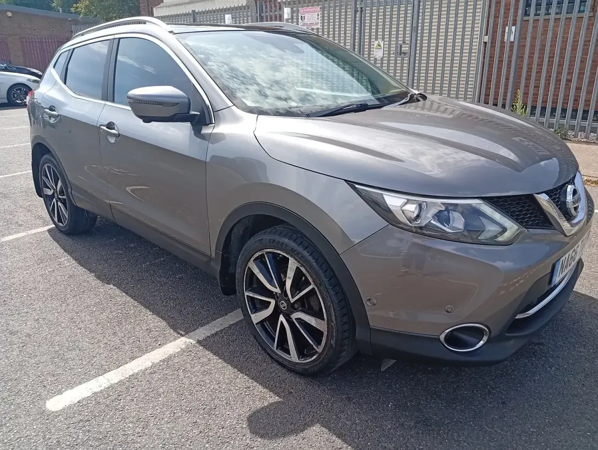 Used Nissan Qashqai Tekna 115 HP (84 kW) 2016 Grey SUV