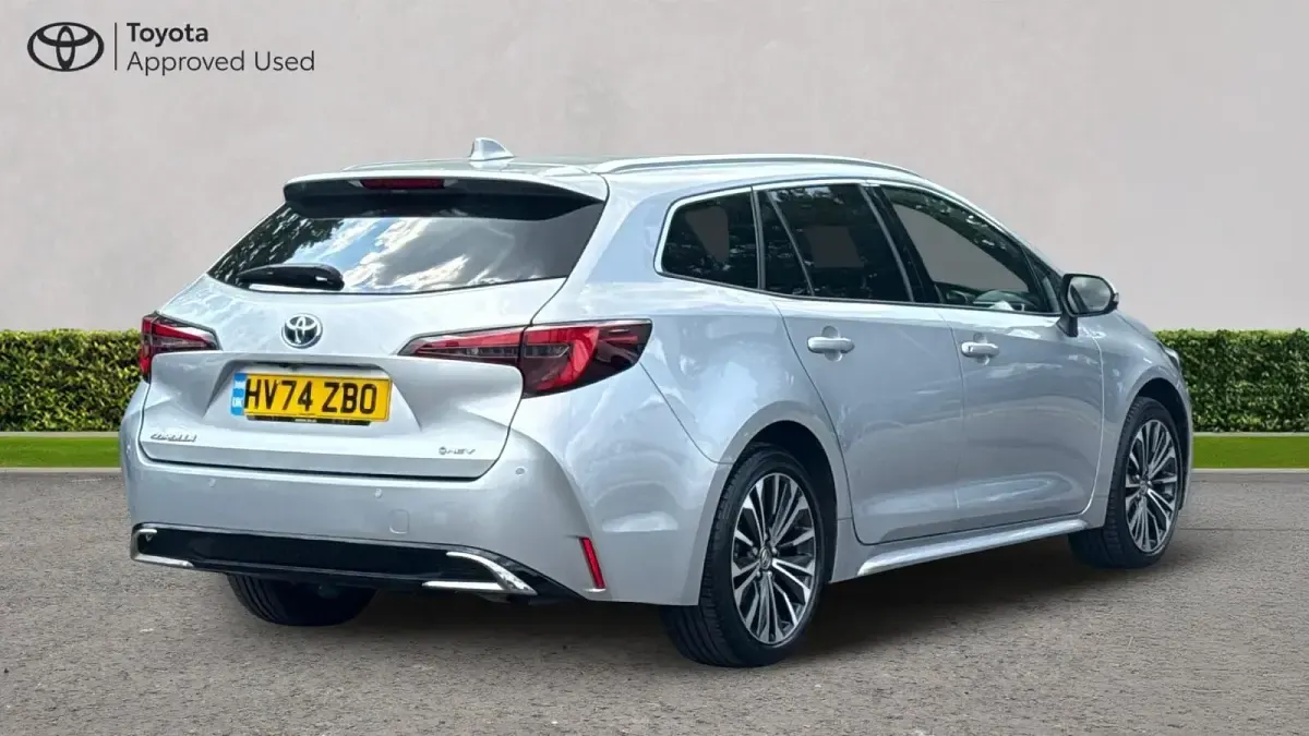 Used Toyota Corolla Design 140 HP (102 kW) 2024 Silver metallic Estate