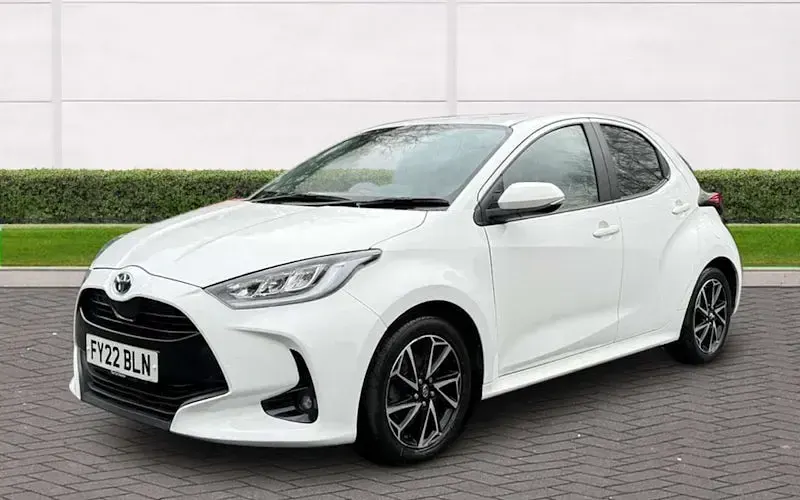 Usado Toyota Yaris Hybrid Design 116 CV (85 kW) 2025 Utilitario
