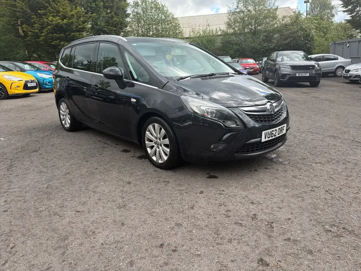 Second-hand Vauxhall Zafira 170 CP (125 kW) 2012 Negru Monovolum