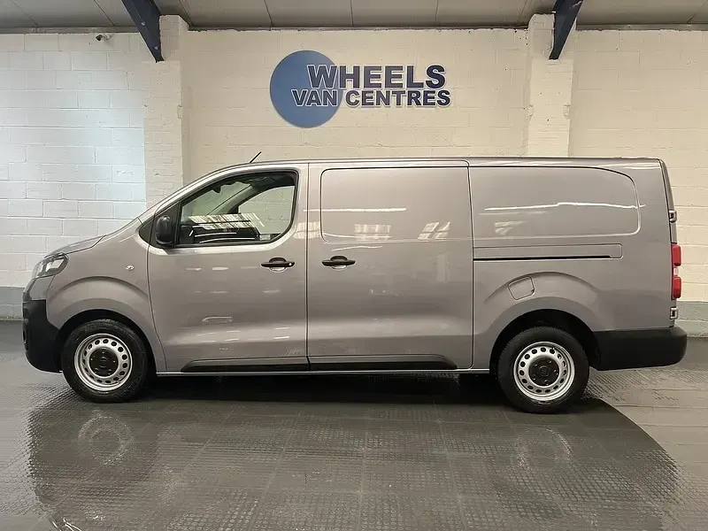 Käytetty Fiat Scudo S 145 HP (106 kW) 2022 Harmaa Van