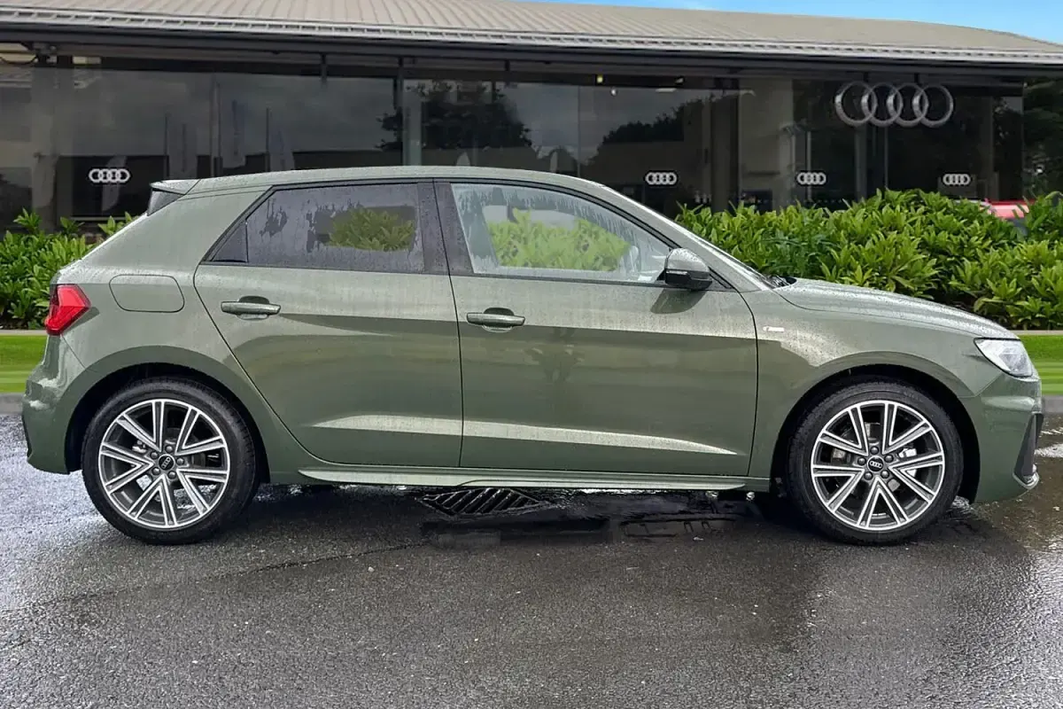 Nowe Audi A1 Sportback S-Line 110 KM (80 kW) 2025 Zielony Hatchback