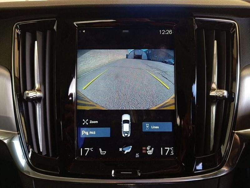 Used Volvo S90 Momentum 190 HP (139 kW) 2018 Silver Sedan