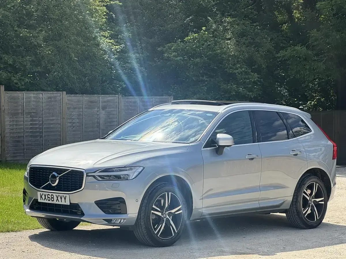 Used Volvo XC60 R-Design 190 HP (139 kW) 2018 Silver SUV