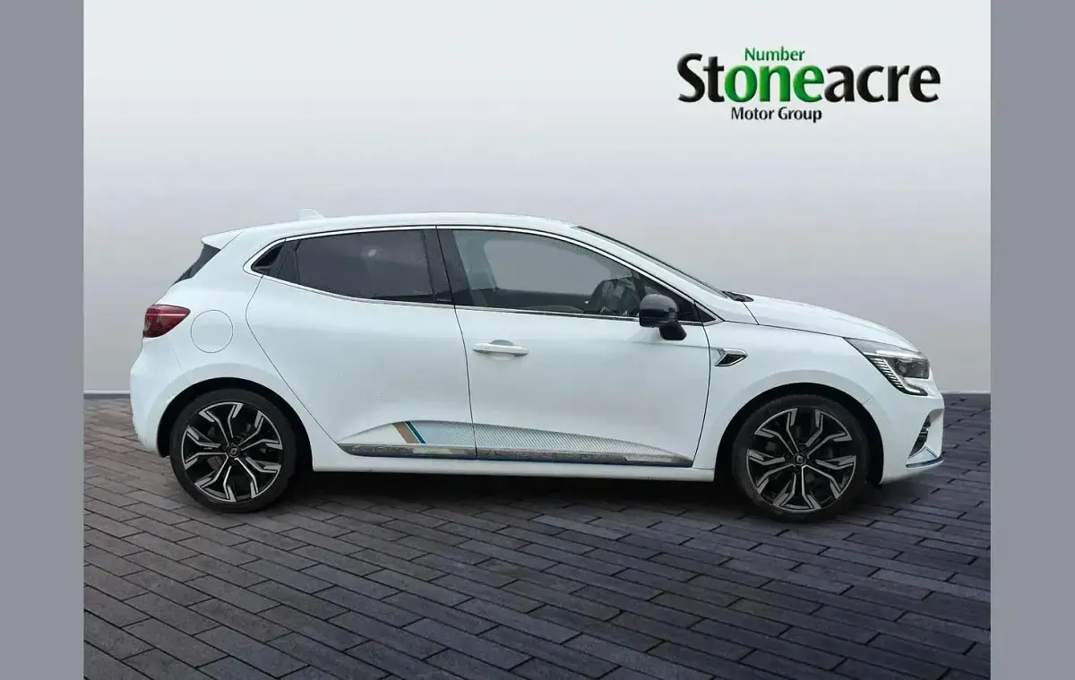 Używany Renault Clio V 138 KM (101 kW) 2021 Biały Hatchback