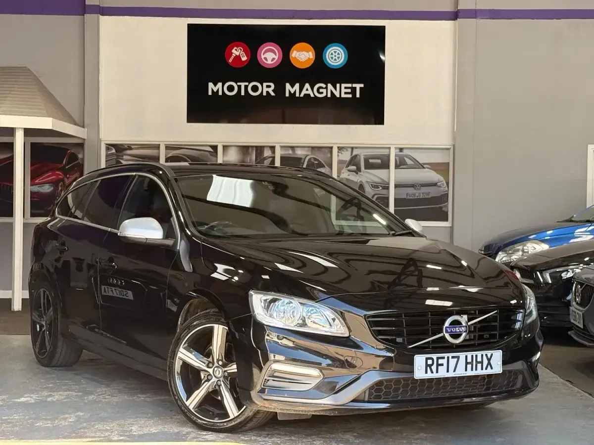 Used Volvo V60 R-Design 120 HP (88 kW) 2017 Black Estate