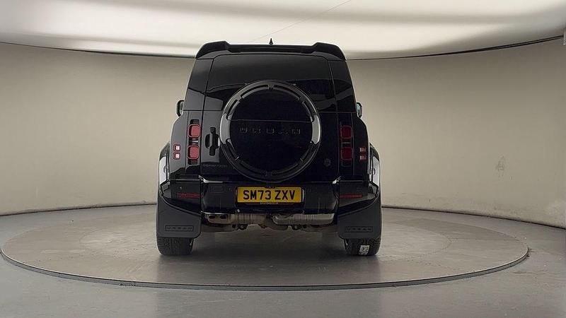 Used Land Rover Defender SE 250 HP (183 kW) 2023 Santorini black SUV