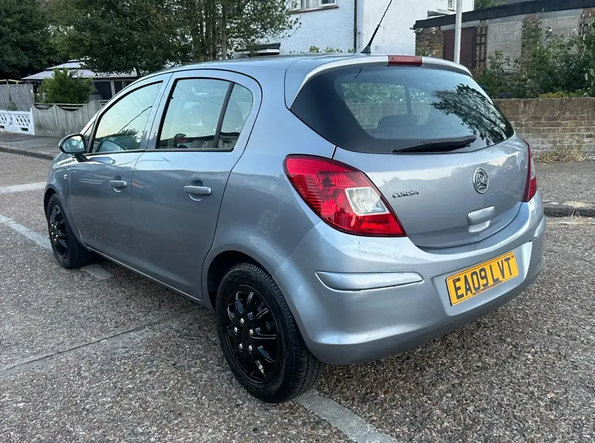 Used Vauxhall Corsa Club 90 HP (66 kW) 2009 Silver Hatchback