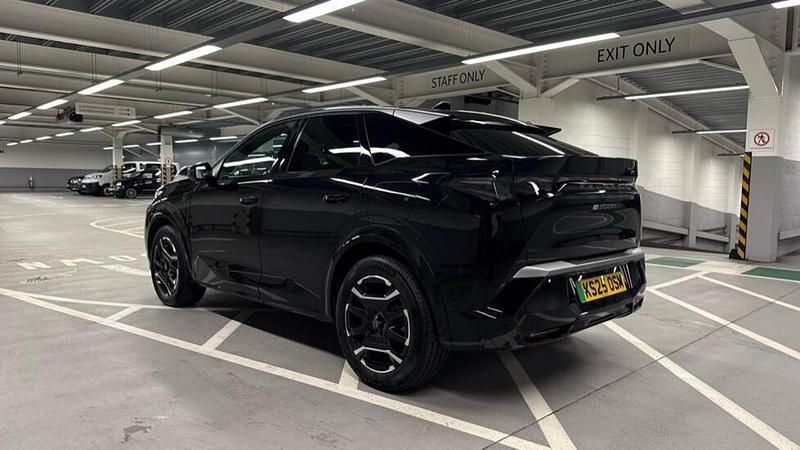 Second-hand Peugeot e-3008 GT 152 kW (207 CP) 2025 Negru SUV