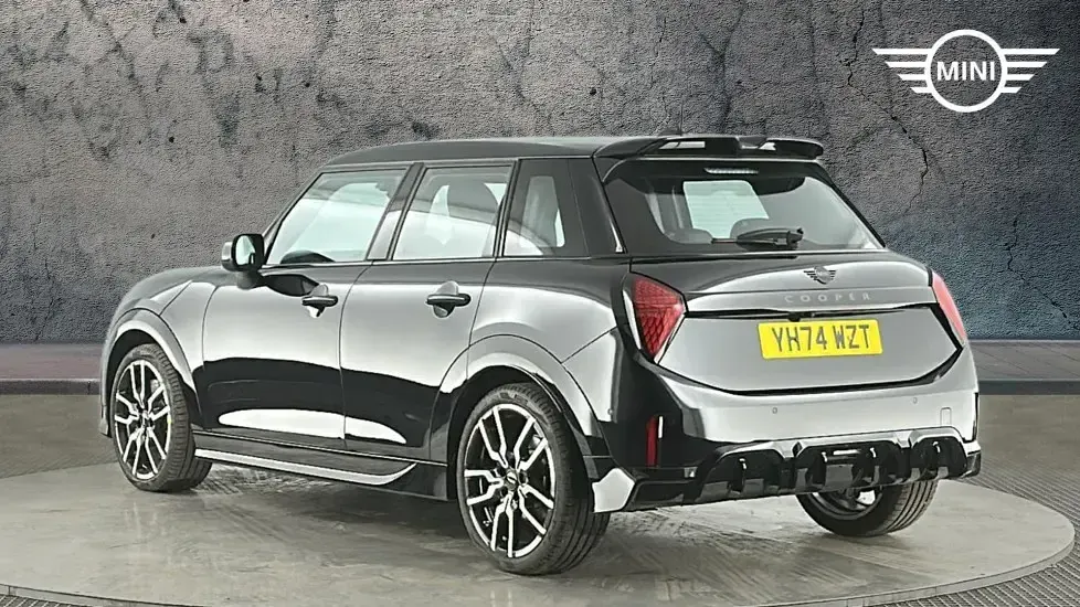 Used Mini Cooper Hatch 154 HP (113 kW) 2024 Black Hatchback