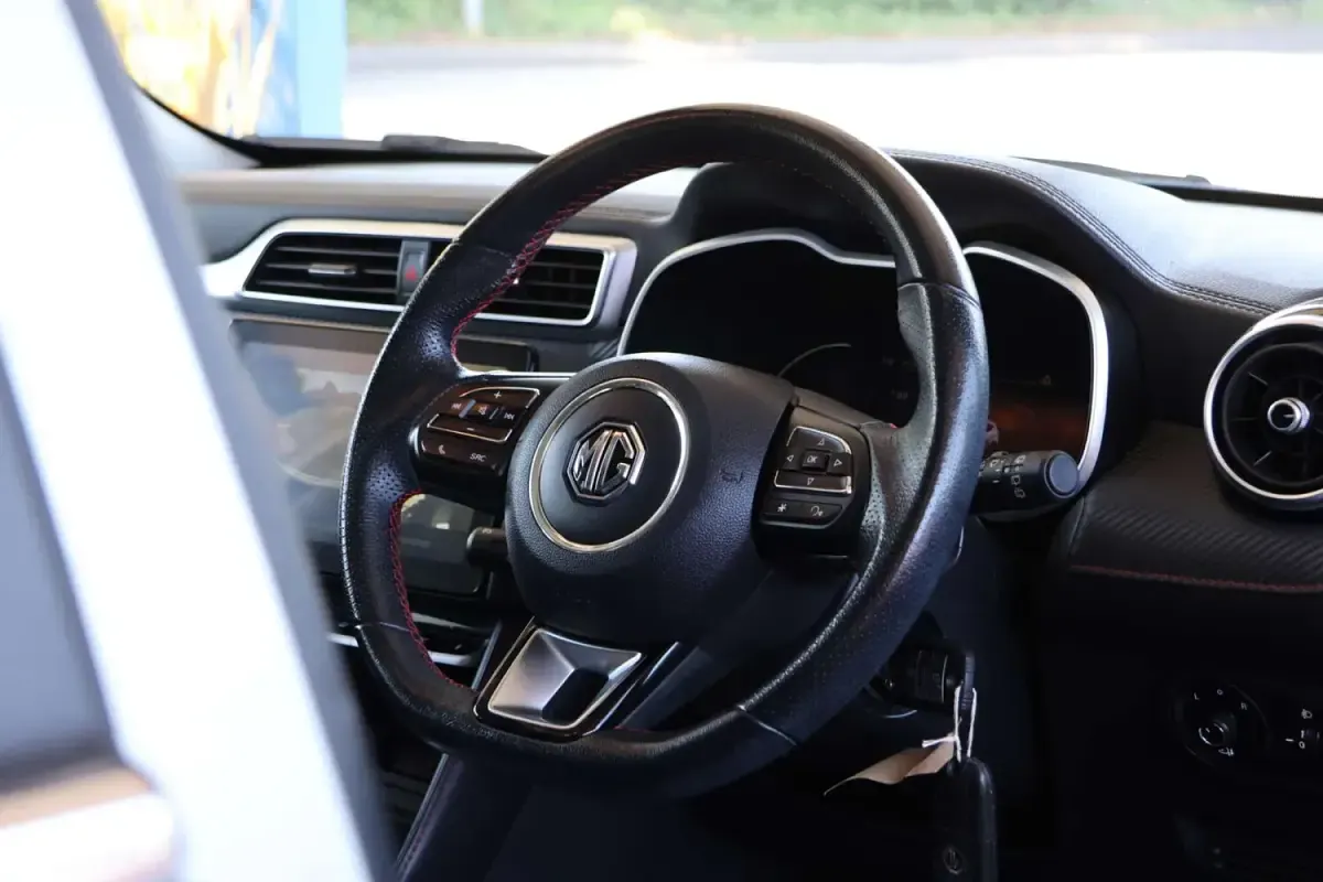 Used MG ZS Exclusive 106 HP (77 kW) 2023 Monument silver SUV