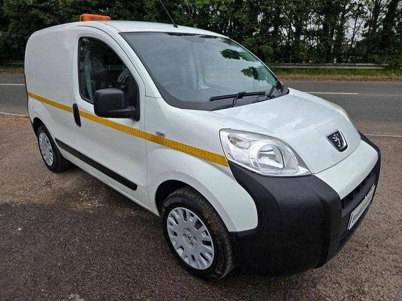 White Used 2017 Peugeot Bipper MPV | £4,695 (Fair price) - Image 1/4
