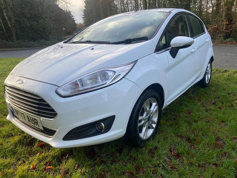 Usado Ford Fiesta Zetec 2017 Branco Citadino
