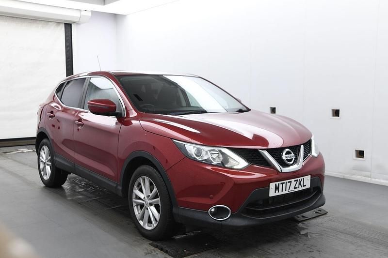 Red Used 2017 Nissan Qashqai Acenta SUV | £10,595 (Super price) - Image 1/4