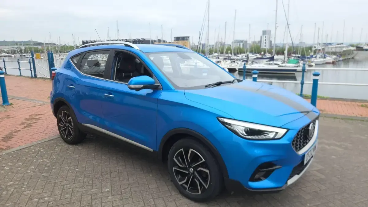 Usado MG ZS Exclusive 106 HP (77 kW) 2022 Azul SUV