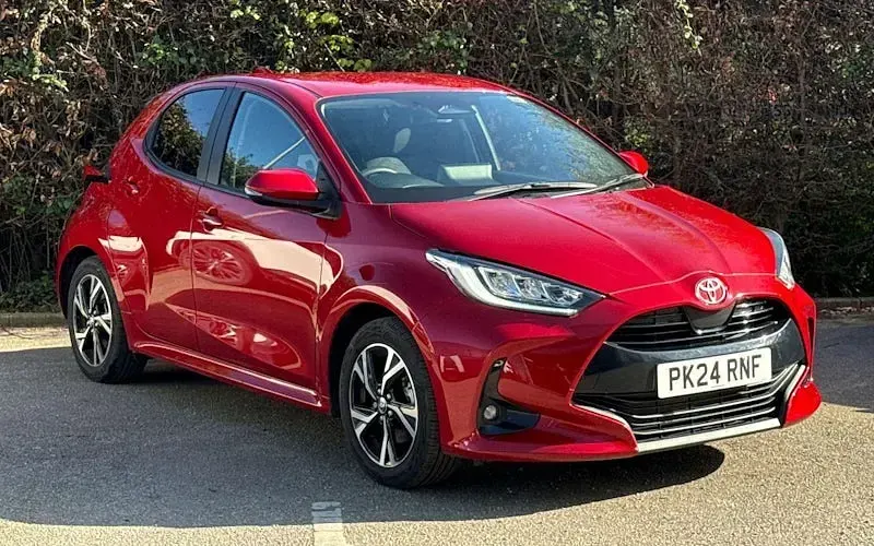 Usado Toyota Yaris Hybrid Design 116 CV (85 kW) 2026 Utilitario