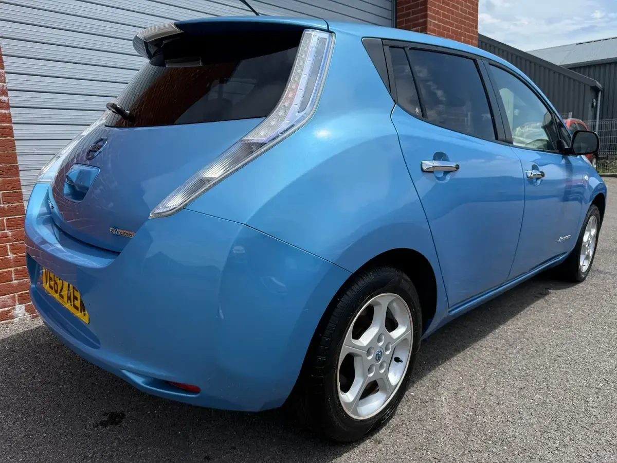 Used Nissan Leaf 80 kW (109 HP) 2012 Blue Hatchback